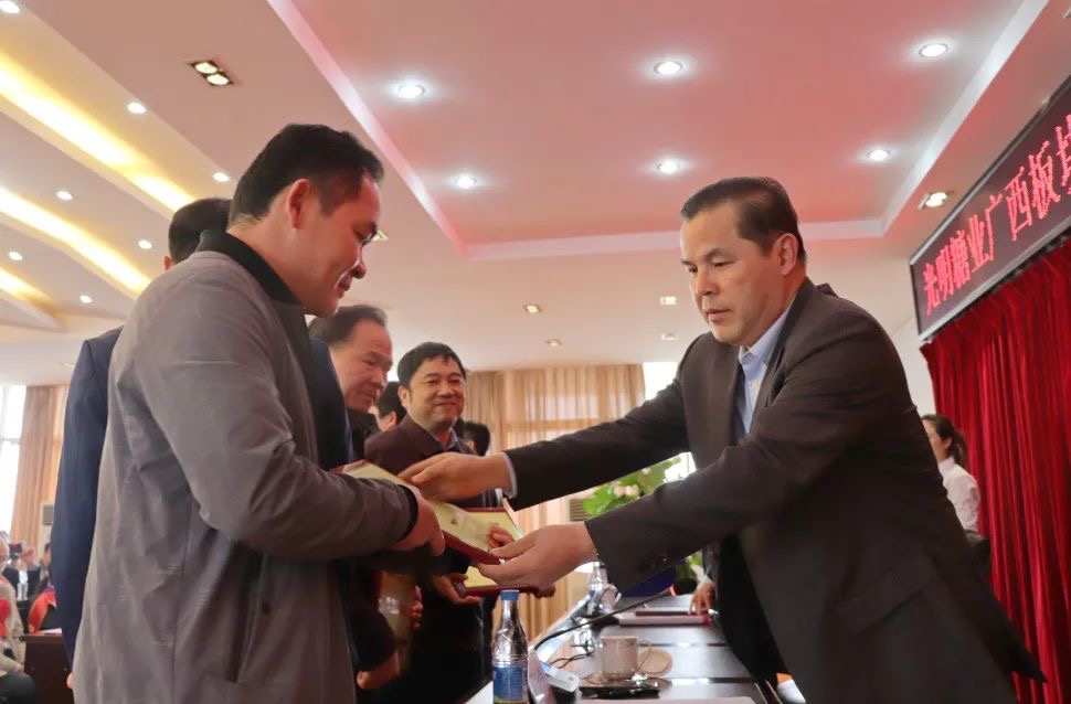 1587880954776081.jpg 151587814028_.pic.jpg